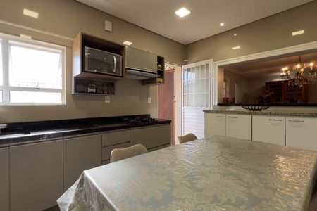 Casa à venda com 229m², 3 quartos e 2 vagasCozinha