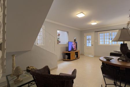 Casa à venda com 229m², 3 quartos e 2 vagasSala