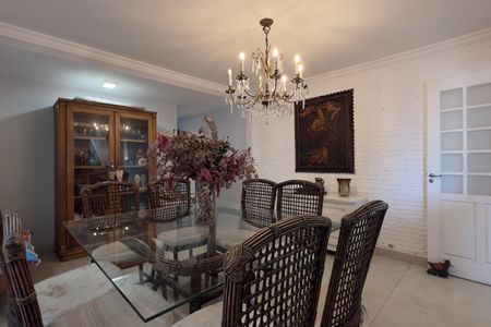 Casa à venda com 229m², 3 quartos e 2 vagasSala de Jantar