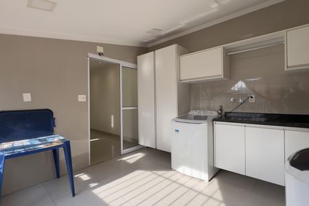 Casa à venda com 229m², 3 quartos e 2 vagasÁrea de Serviço