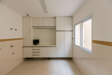 Casa à venda com 400m², 4 quartos e 6 vagasLavanderia
