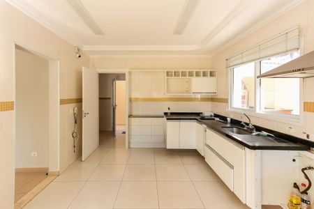 Casa à venda com 400m², 4 quartos e 6 vagasCozinha