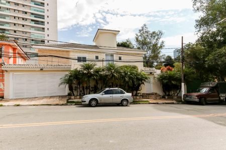 Casa à venda com 400m², 4 quartos e 6 vagasFachada