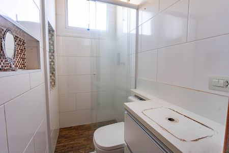 Casa à venda com 384m², 4 quartos e 2 vagas Casa à venda com 384m², 4 quartos e 2 vagasCasa 2 - banheiro