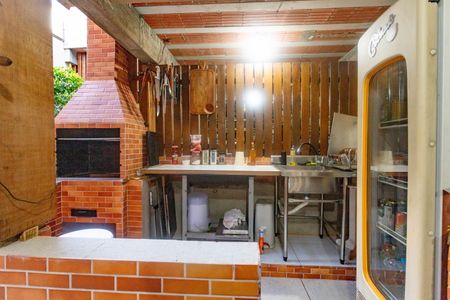 Casa à venda com 384m², 4 quartos e 2 vagas Casa à venda com 384m², 4 quartos e 2 vagasÁrea de lazer - Churrasqueira