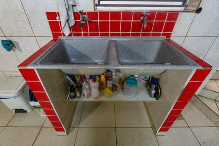 Casa à venda com 384m², 4 quartos e 2 vagas Casa à venda com 384m², 4 quartos e 2 vagasCasa 1 - área de serviço