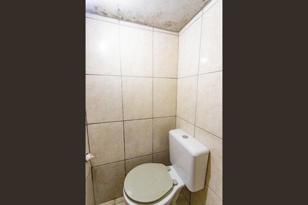 Casa à venda com 384m², 4 quartos e 2 vagas Casa à venda com 384m², 4 quartos e 2 vagasBanheiro da churrasqueira