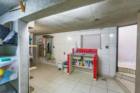Casa à venda com 384m², 4 quartos e 2 vagas Casa à venda com 384m², 4 quartos e 2 vagasCasa 1 - área de serviço Casa 1 - área de serviço