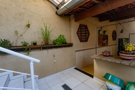 Casa à venda com 384m², 4 quartos e 2 vagas Casa à venda com 384m², 4 quartos e 2 vagasCasa 2 - área de serviço