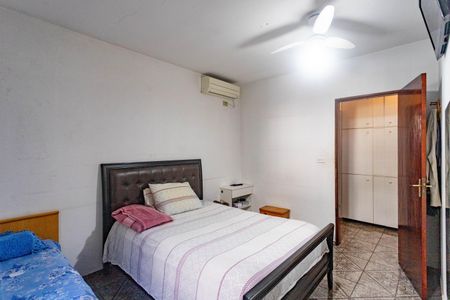 Casa à venda com 384m², 4 quartos e 2 vagas Casa à venda com 384m², 4 quartos e 2 vagasCasa 1 - Quarto 2