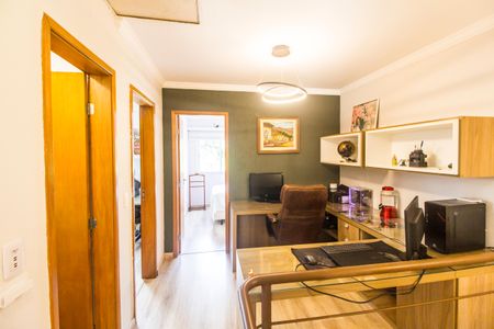 Casa de condomínio para alugar com 250m², 3 quartos e 3 vagasEscritório