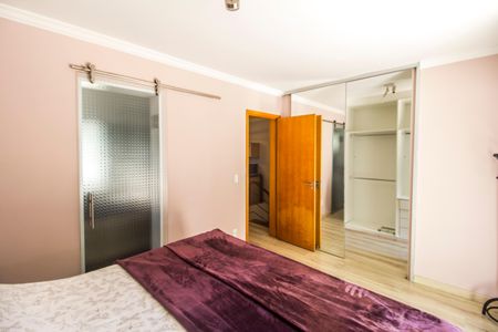 Casa de condomínio para alugar com 250m², 3 quartos e 3 vagasSuíte