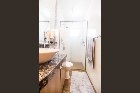 Casa de condomínio para alugar com 250m², 3 quartos e 3 vagasBanheiro 2