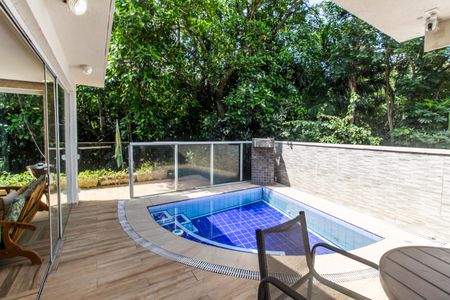 Casa de condomínio para alugar com 250m², 3 quartos e 3 vagasPiscina