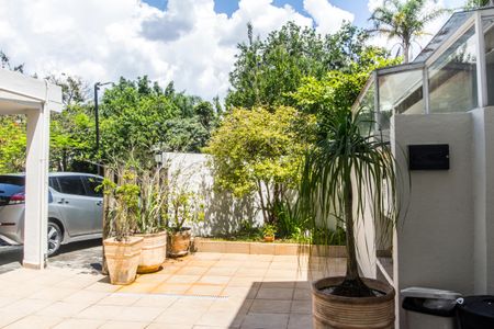 Casa de condomínio para alugar com 250m², 3 quartos e 3 vagasVista da Sala