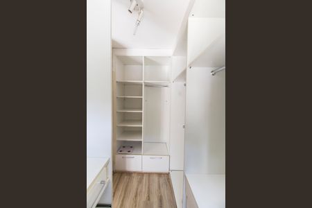 Casa de condomínio para alugar com 250m², 3 quartos e 3 vagasCloset da suíte