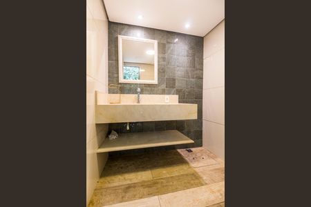 Casa de condomínio para alugar com 250m², 3 quartos e 3 vagasLavabo