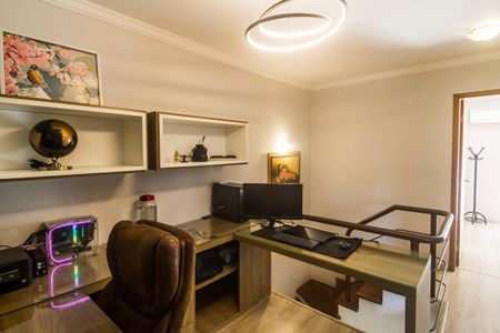 Casa de condomínio para alugar com 250m², 3 quartos e 3 vagasEscritório