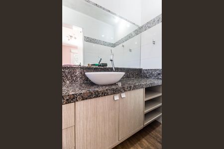 Casa de condomínio para alugar com 250m², 3 quartos e 3 vagasBanheiro da Suíte