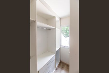 Casa de condomínio para alugar com 250m², 3 quartos e 3 vagasCloset da suíte