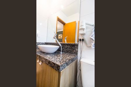 Casa de condomínio para alugar com 250m², 3 quartos e 3 vagasBanheiro 2