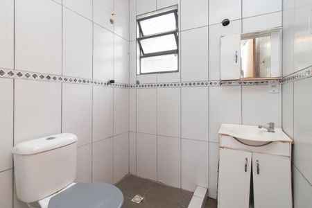 Banheiro de casa para alugar com 1 quarto, 56m² em Partenon, Porto Alegre