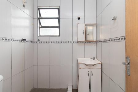 Banheiro de casa para alugar com 1 quarto, 56m² em Partenon, Porto Alegre