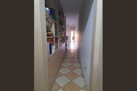 Casa à venda com 160m², 3 quartos e 2 vagas Casa à venda com 160m², 3 quartos e 2 vagasCORREDOR INTERNO