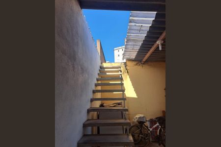 Casa à venda com 160m², 3 quartos e 2 vagas Casa à venda com 160m², 3 quartos e 2 vagasESCADA EXTERNA