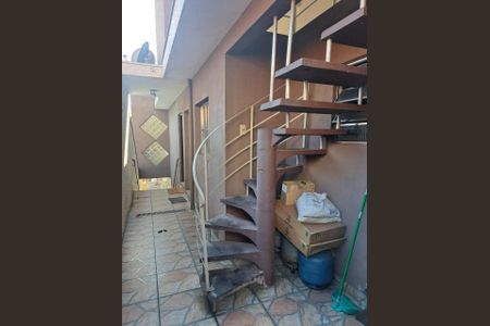 Casa à venda com 160m², 3 quartos e 2 vagas Casa à venda com 160m², 3 quartos e 2 vagasESCADA EXTERNA