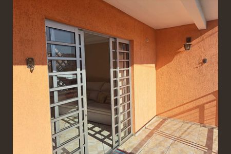 Casa à venda com 160m², 3 quartos e 2 vagas Casa à venda com 160m², 3 quartos e 2 vagasAREA EXTERNA