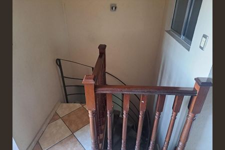 Casa à venda com 160m², 3 quartos e 2 vagas Casa à venda com 160m², 3 quartos e 2 vagasESCADA INTERNA