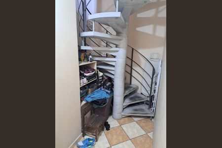 Casa à venda com 160m², 3 quartos e 2 vagas Casa à venda com 160m², 3 quartos e 2 vagasESCADA INTERNA