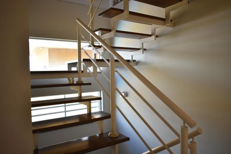 Casa à venda com 400m², 4 quartos e 6 vagasEscada 2