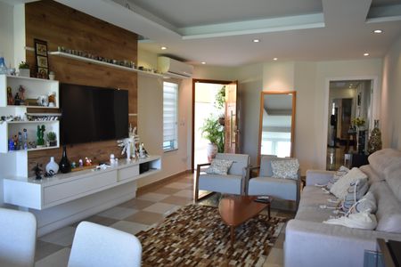 Casa à venda com 400m², 4 quartos e 6 vagasSala 1