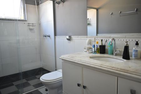 Casa à venda com 400m², 4 quartos e 6 vagasBanheiro Social