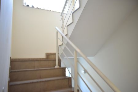 Casa à venda com 400m², 4 quartos e 6 vagasEscada 3