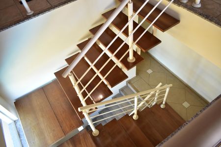 Casa à venda com 400m², 4 quartos e 6 vagasEscada 1