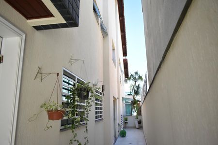Casa à venda com 400m², 4 quartos e 6 vagasCorredor externo