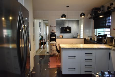 Casa à venda com 400m², 4 quartos e 6 vagasCozinha