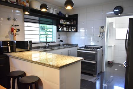 Casa à venda com 400m², 4 quartos e 6 vagasCozinha