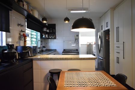 Casa à venda com 400m², 4 quartos e 6 vagasCozinha