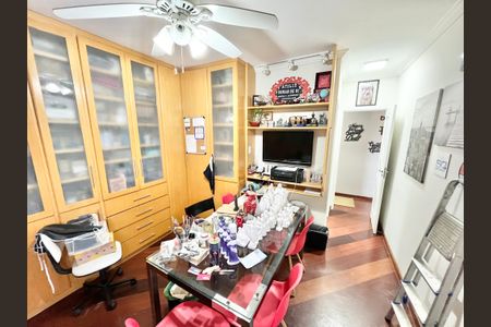 Casa à venda com 480m², 5 quartos e 5 vagasQuarto 2 - Suíte