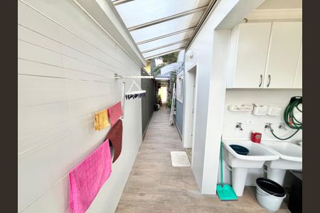 Casa à venda com 480m², 5 quartos e 5 vagasCorredor