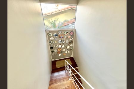 Casa à venda com 480m², 5 quartos e 5 vagasEscada