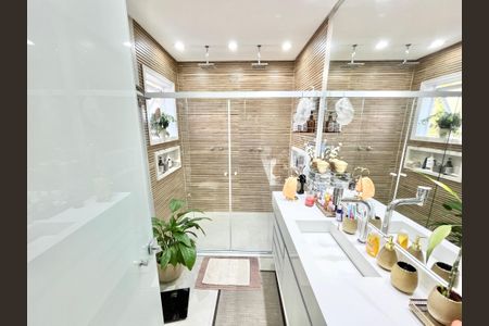 Casa à venda com 480m², 5 quartos e 5 vagasBanheiro da Suíte 1