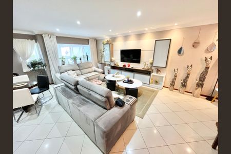 Casa à venda com 480m², 5 quartos e 5 vagasSala