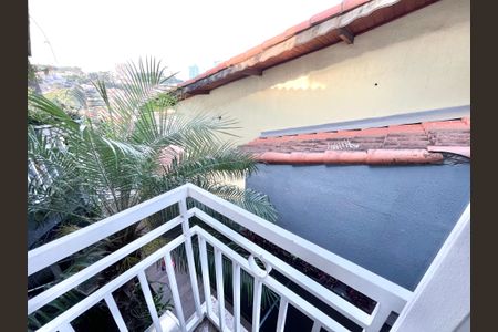 Casa à venda com 480m², 5 quartos e 5 vagasQuarto 2 - Suíte Varanda