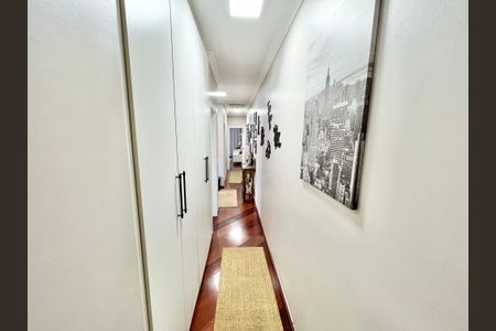 Casa à venda com 480m², 5 quartos e 5 vagasCorredor