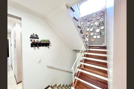 Casa à venda com 480m², 5 quartos e 5 vagasEscada